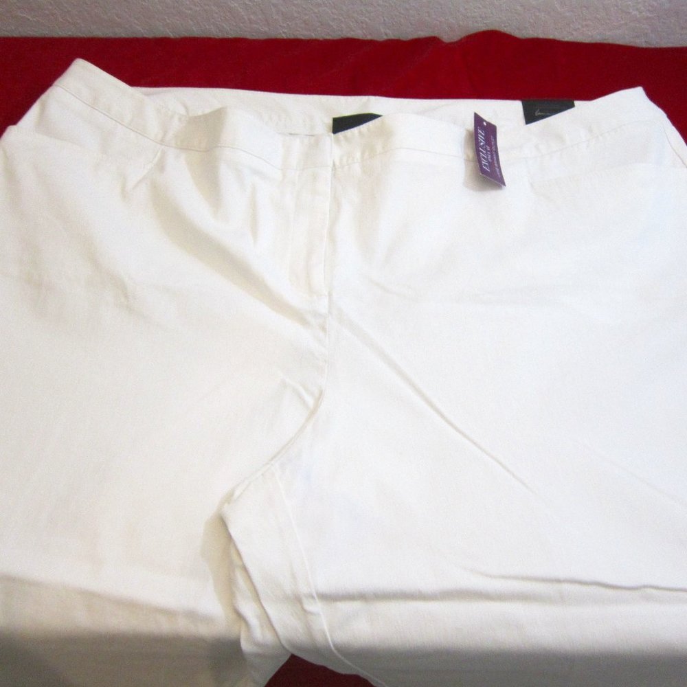 New NWT Lane Bryant Women's Plus Size 28 "The Lena" Curvy fit Capri Pants White